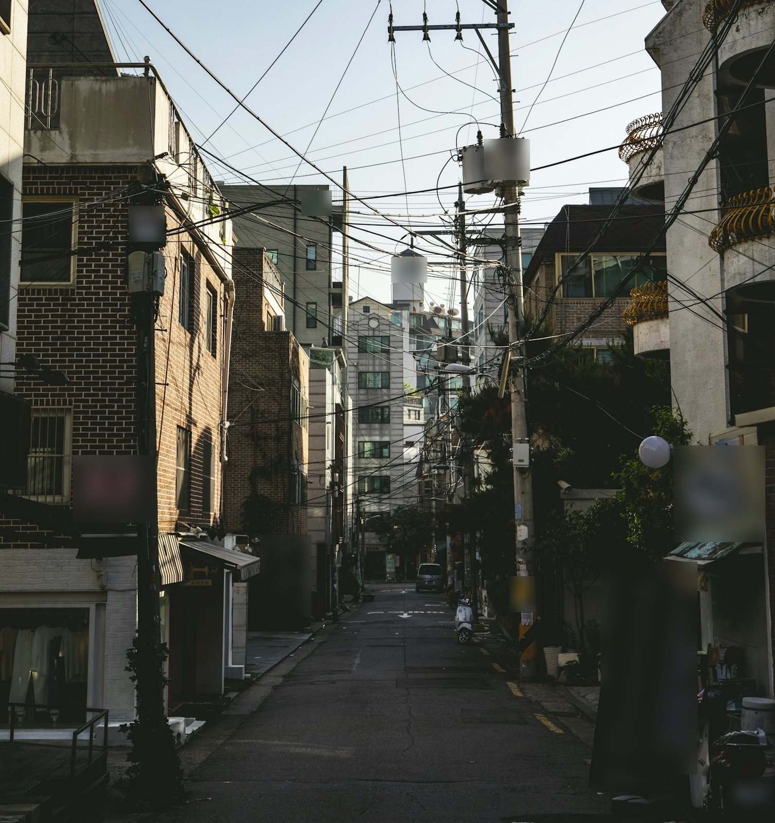 참고사진 붙어선건물골목 가림